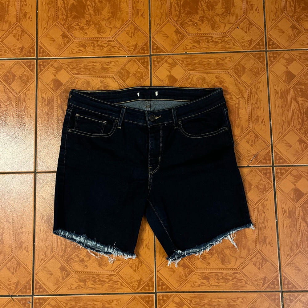 Levi's Black Frayed Hem Cropped Jeans
